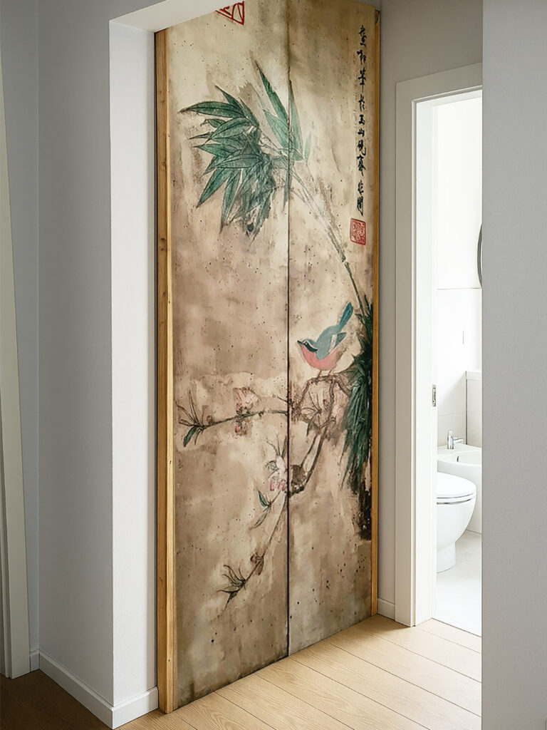 Armadio ripostiglio su misura ad Arezzo con ante a battuta decorate con motivo naturale orientale – arredamento artigianale