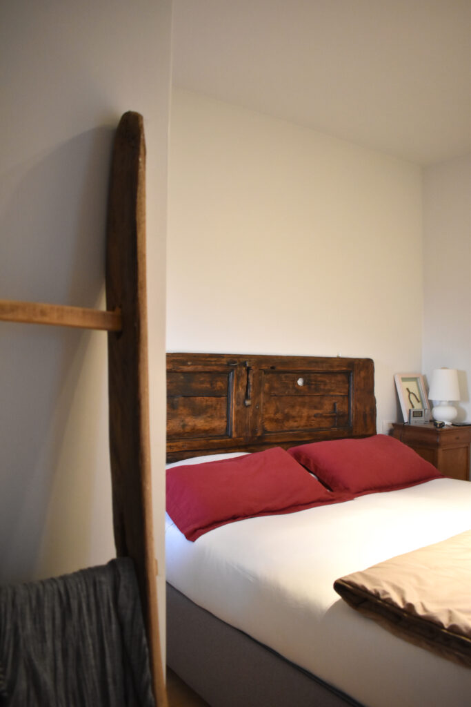 LETTI Testata del letto realizzata con porta antica restaurata in legno massello arredamento su misura arezzo