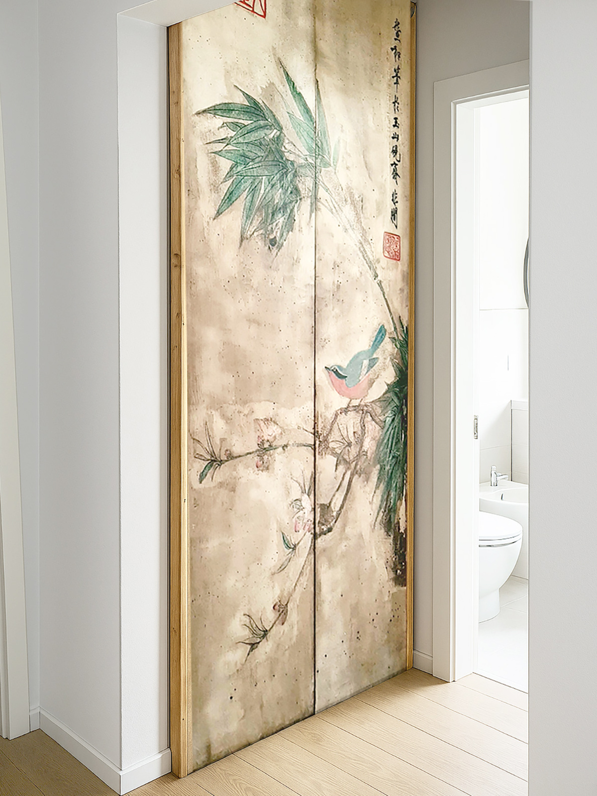 Armadio incassato in legno di noce tanganika con ante scorrevoli decorate a mano, botole inferiori per impianti e vano scopa, ripiani superiori per asciugamani e prodotti da bagno